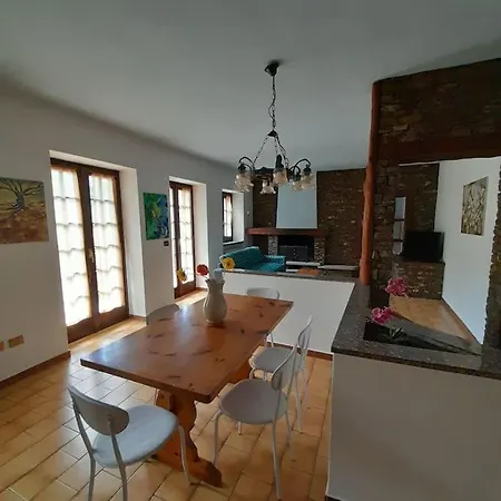 Feriehus La Vecchia Fontana, Curcio Casa Con 2 Da Letto Colico